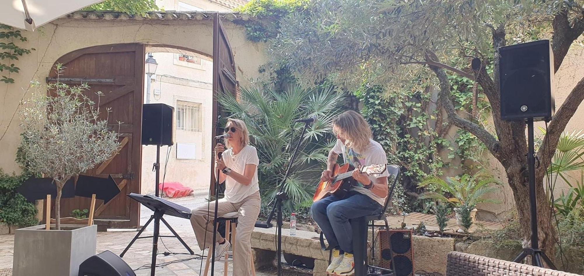 La Passiflore Vergèze Esterno foto