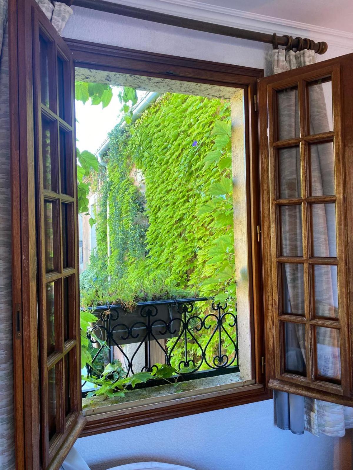 La Passiflore Vergèze Esterno foto