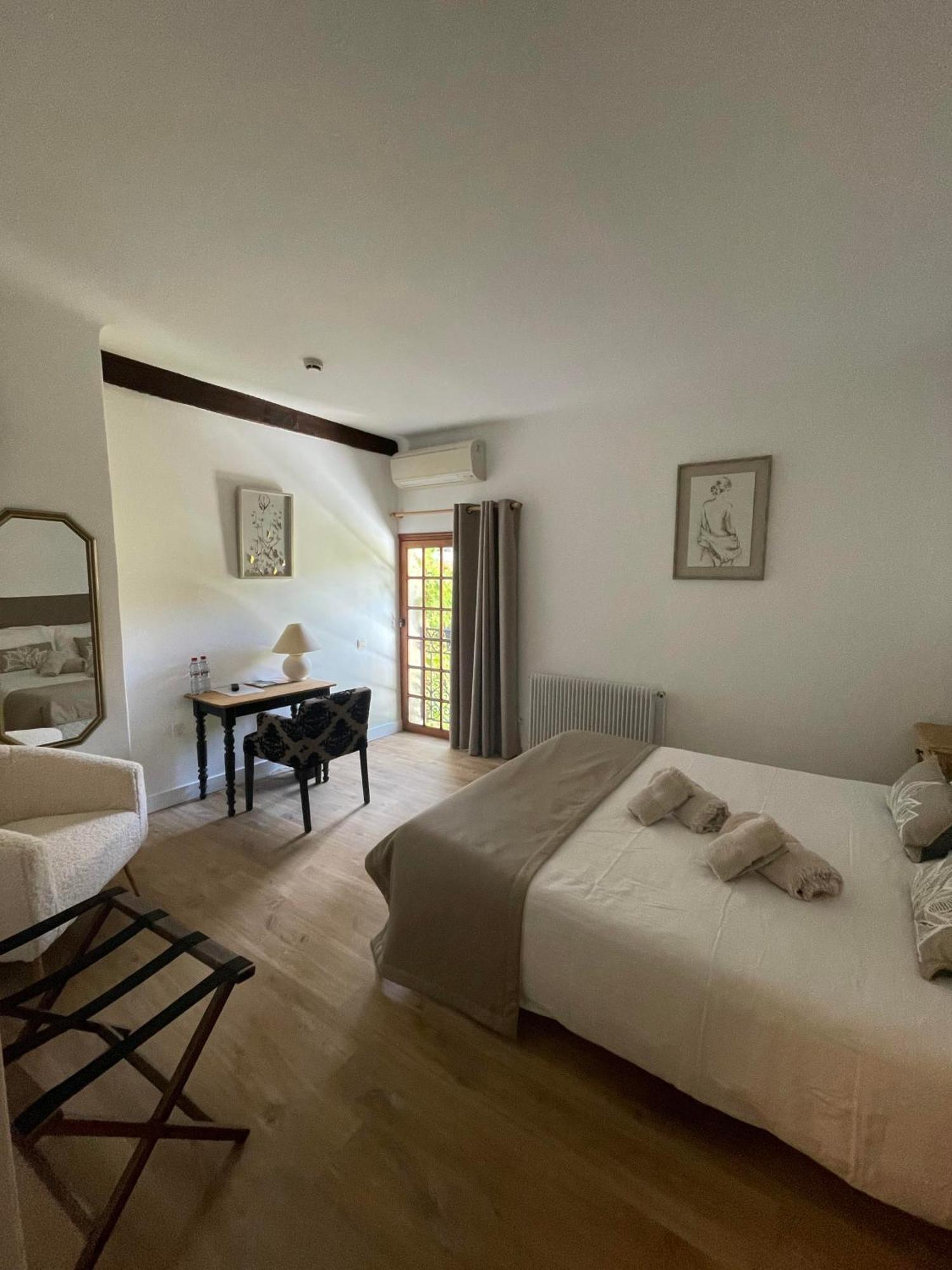 La Passiflore Vergèze Esterno foto