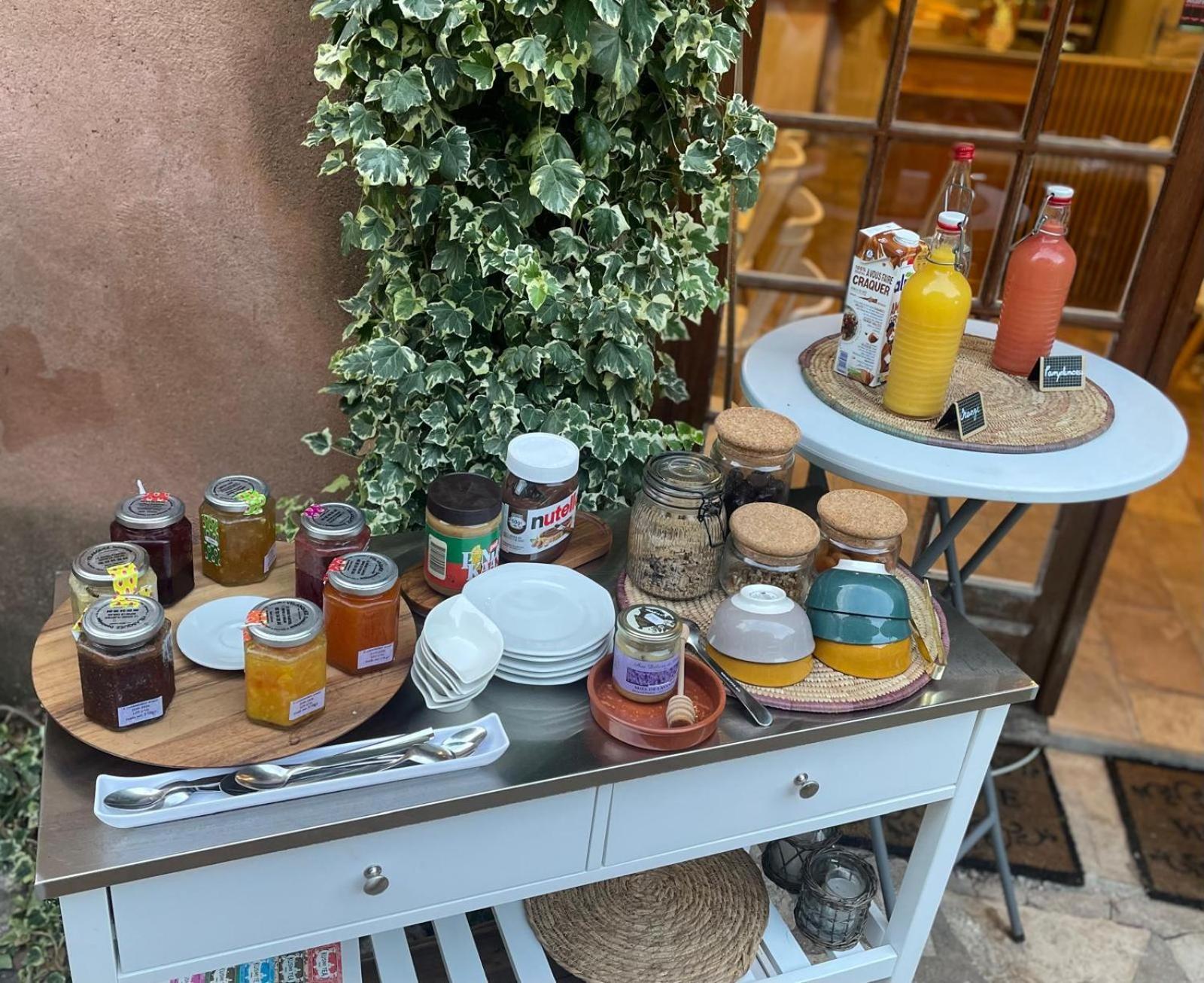La Passiflore Vergèze Esterno foto
